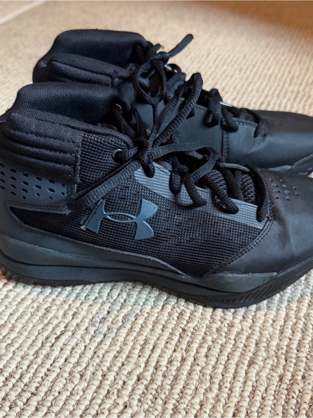 Under Armour Black Basketball Sneaker Shoes Kids Size 5Y
